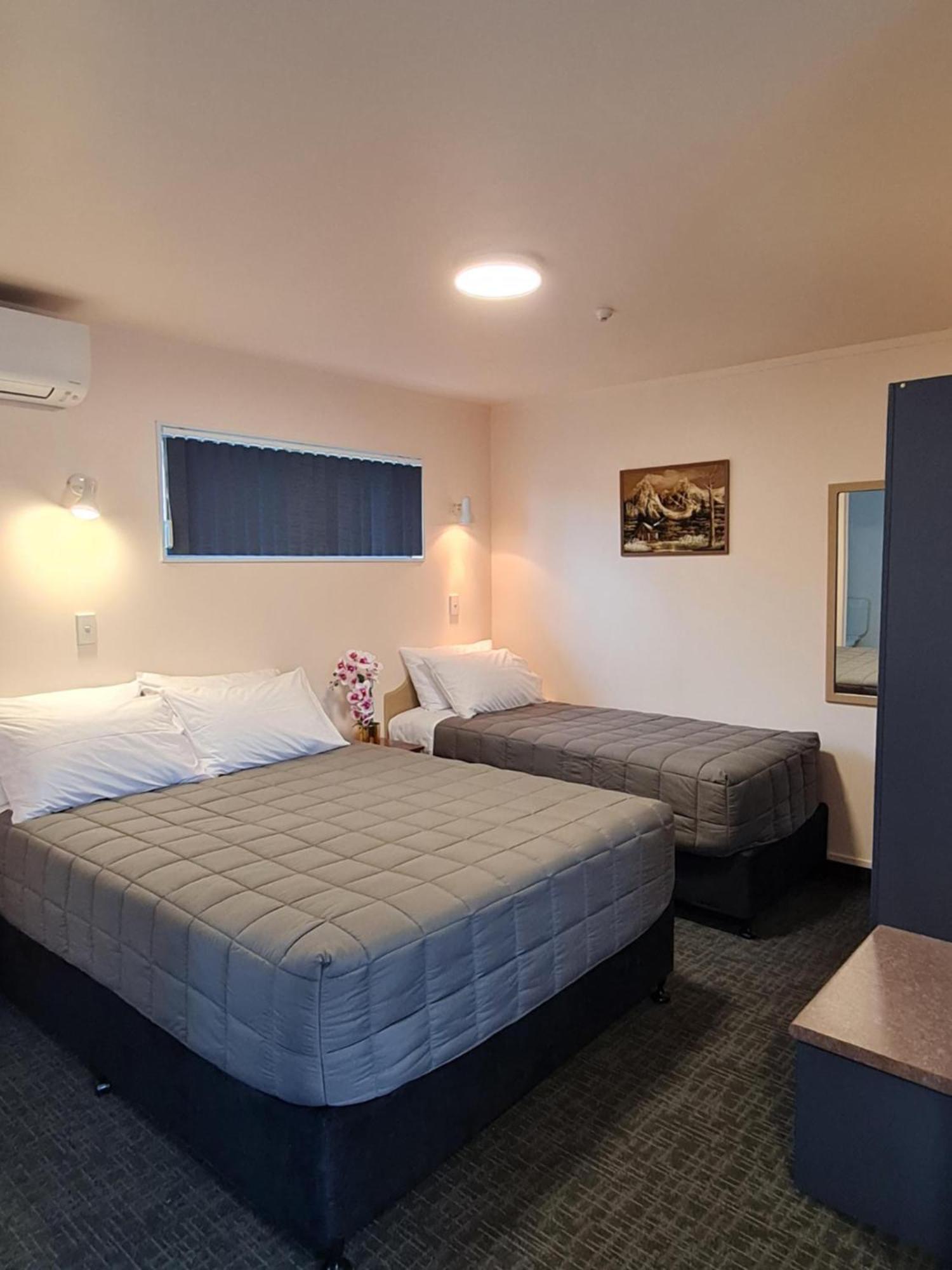 Avenue Heights Motel Whangarei Bagian luar foto