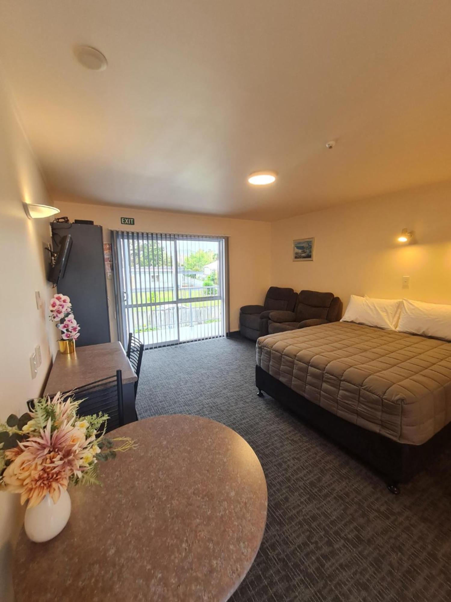 Avenue Heights Motel Whangarei Bagian luar foto